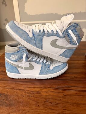 NWT Jordan 1 High OG in Hyper Royal